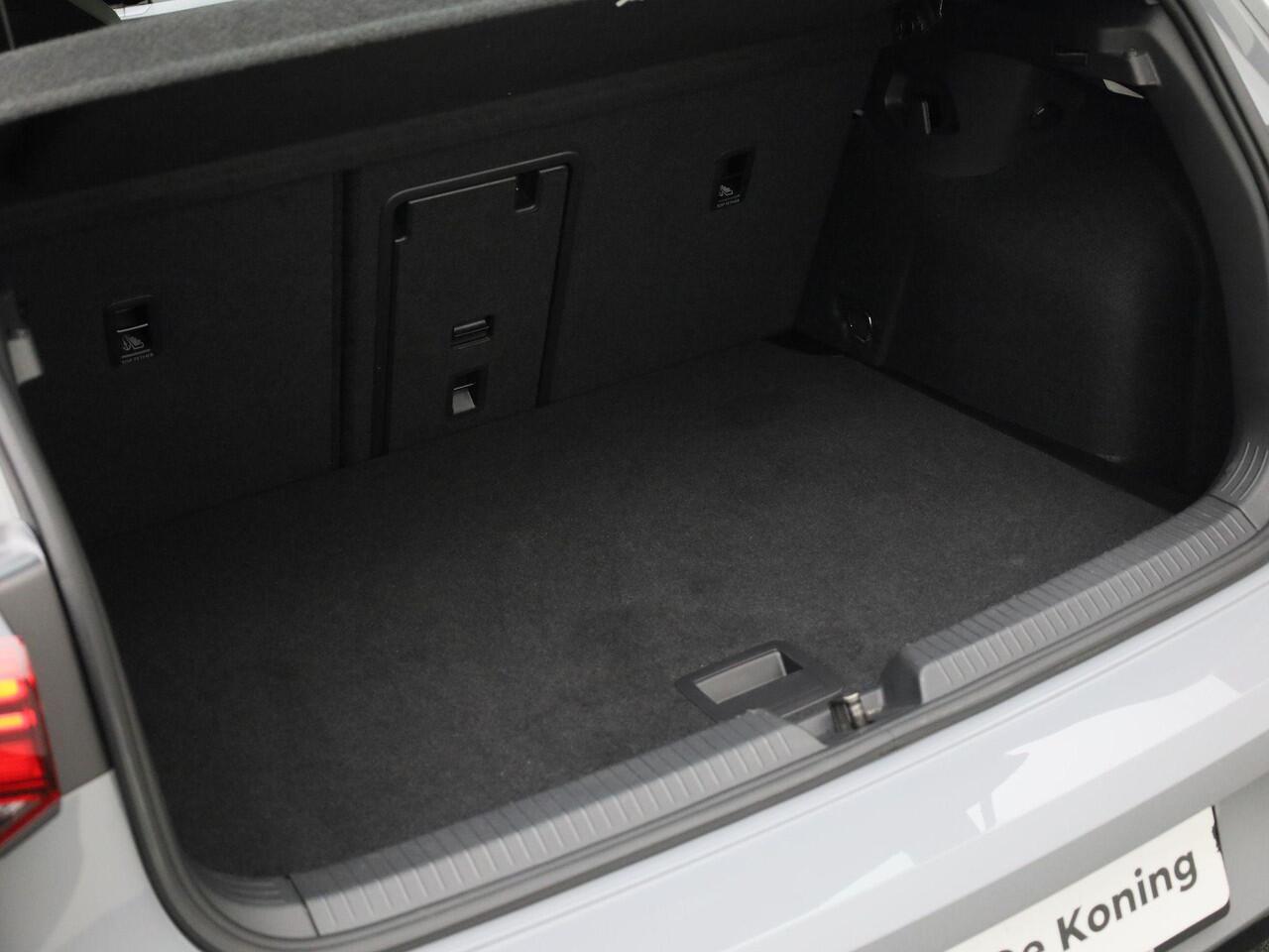 Volkswagen GOLF 1.5 eTSI 130pk DSG R-Line · Navigatie · Apple/Android Car Play · Camera + Parkeersensoren