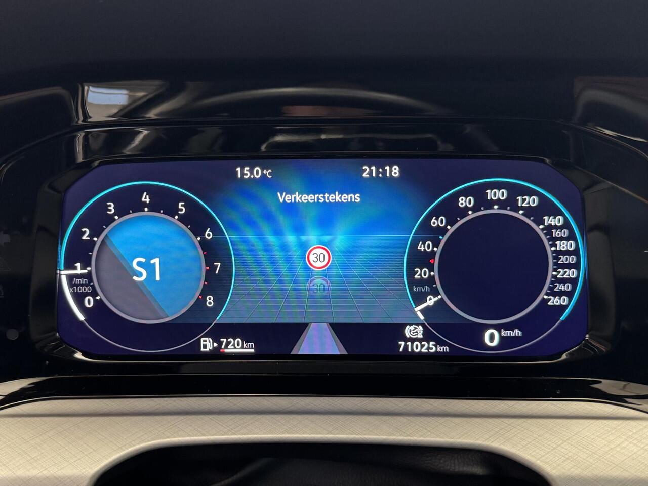 Volkswagen GOLF Variant 1.0 eTSI Life Business | NL Auto | Lounge pakket | Led | Stoelverwarming | Rijklaarprijs