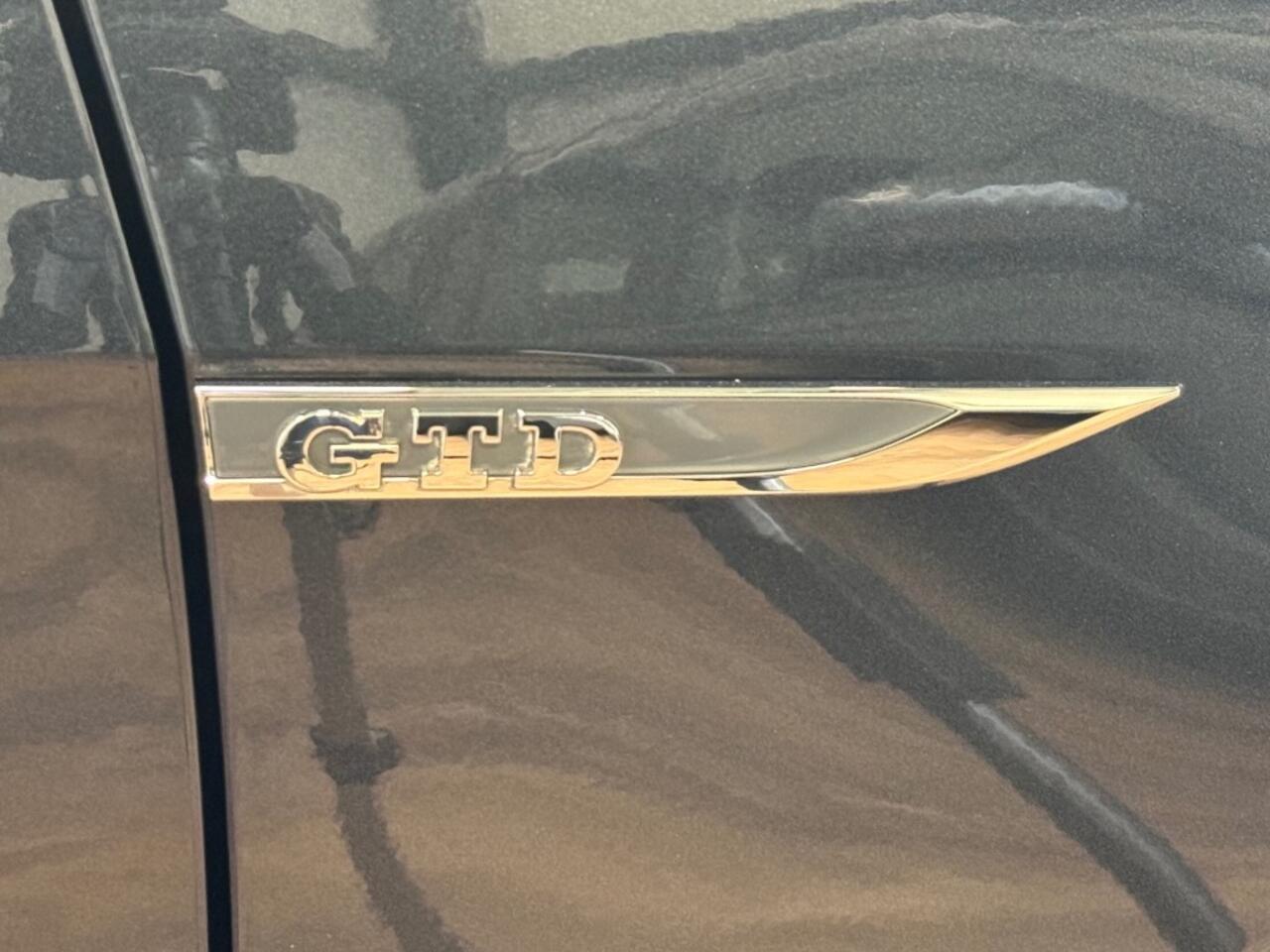 Volkswagen GOLF 2.0 TDI GTD / PANO / Virtual Cockpit / Camera / ACC /