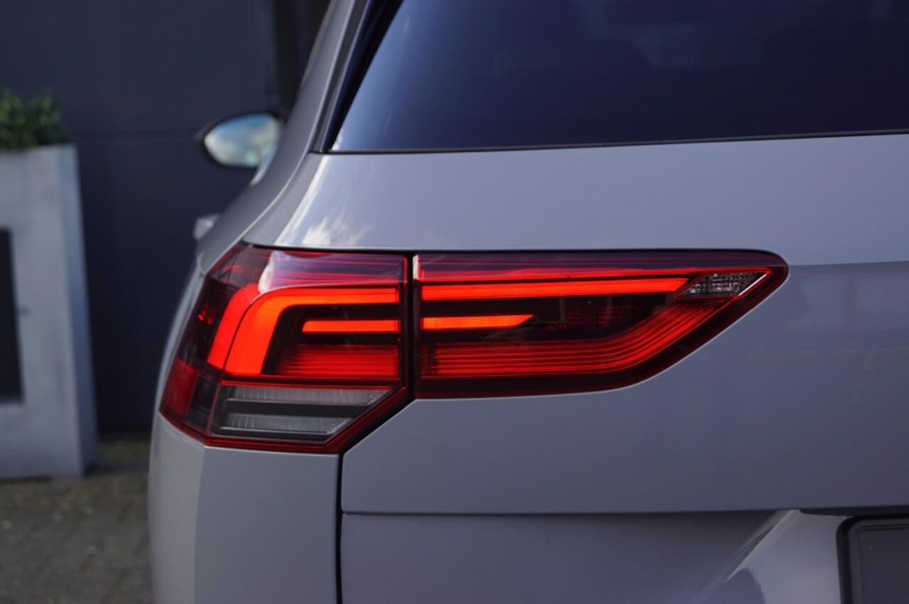 Volkswagen GOLF Variant 1.5 eTSI DSG R-Line 150pk /Panodak /El a-klep /Trekhaak