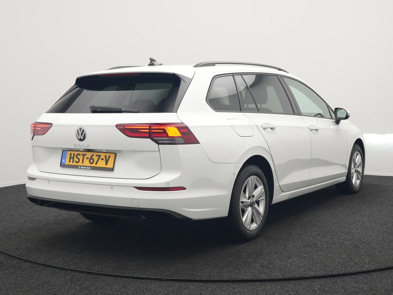 Volkswagen GOLF Variant 1.5 TSI 131pk Dealer O.H. | Adaptive Cruise | Camera | Alcantara Sportstoelen Verwarmd | IQ Light | Stuurverwaming | Sfeerverlichting | Parkassist | Apple Carplay |