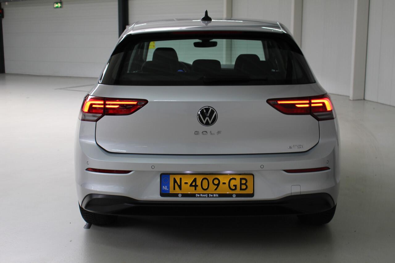 Volkswagen GOLF 1.0 eTSI Life Navigatie | Climate Control | Parkeersensoren voor en achter |