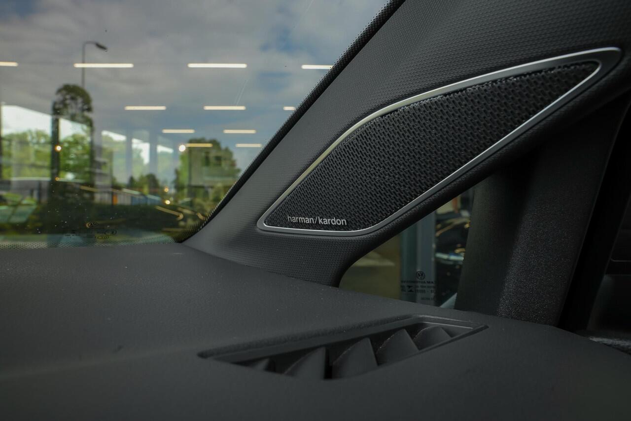 Volkswagen GOLF GTI Clubsport 45 Jahre 2.0 300pk TSI |Akrapovic|Harman&Kardon|Nürburgring|panoramadak|HUD|Harman&Kardon|IQ light|