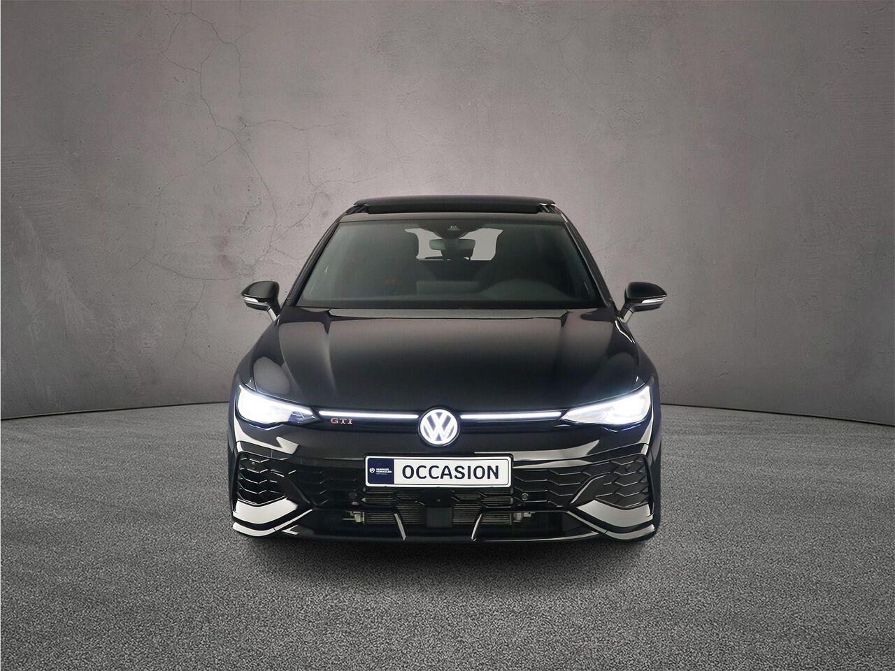 Volkswagen GOLF GTI Clubsport 2.0 TSI 300pk DSG Automaat Akrapovic, Panoramadak, Black Style, Harman Kardon audio, Adaptive cruise control, LED matrix koplampen, 360 camera