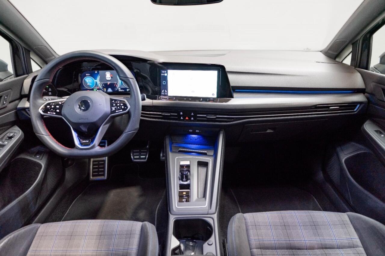 Volkswagen GOLF GTE 245 PK Hybrid, Keyless, 18 Inch, Sportstoelen, Head-up, Dolphin Grey Metallic