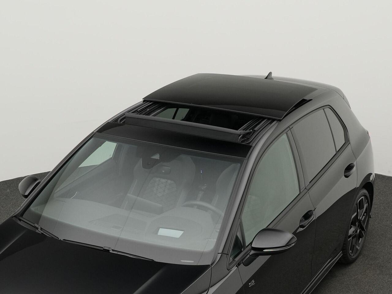 Volkswagen GOLF 1.5 eTSI 150 pk DSG R-Line Edition | Panoramadak | IQ Light | Head-up display | Stuur-/stoelverwarming | Achteruitrijcamera