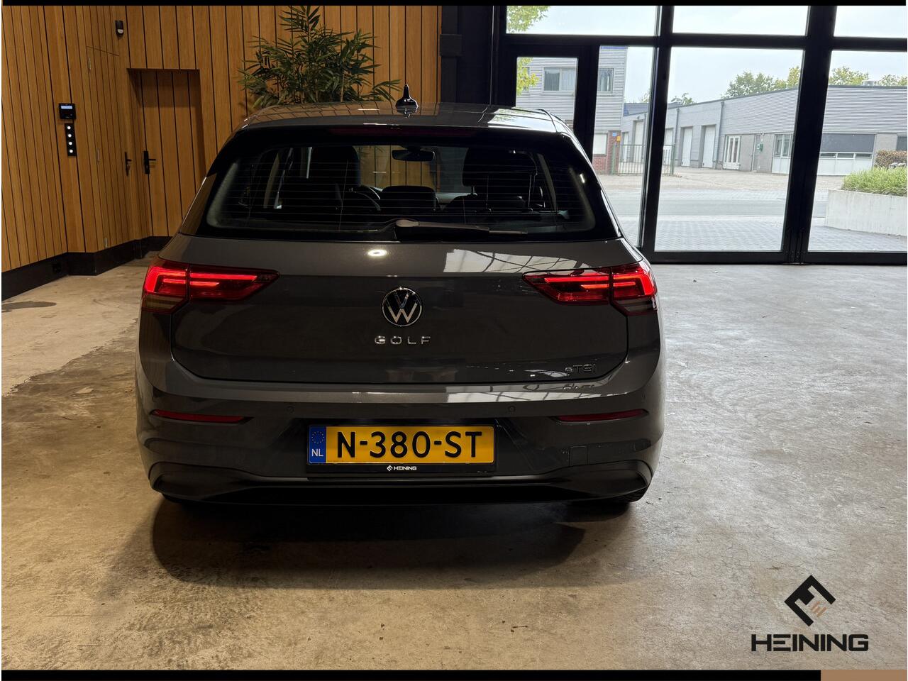 Volkswagen GOLF 1.0 eTSI Life. Automaat. Navi. Apple carplay. Adaptive. Hollandse auto met NAP