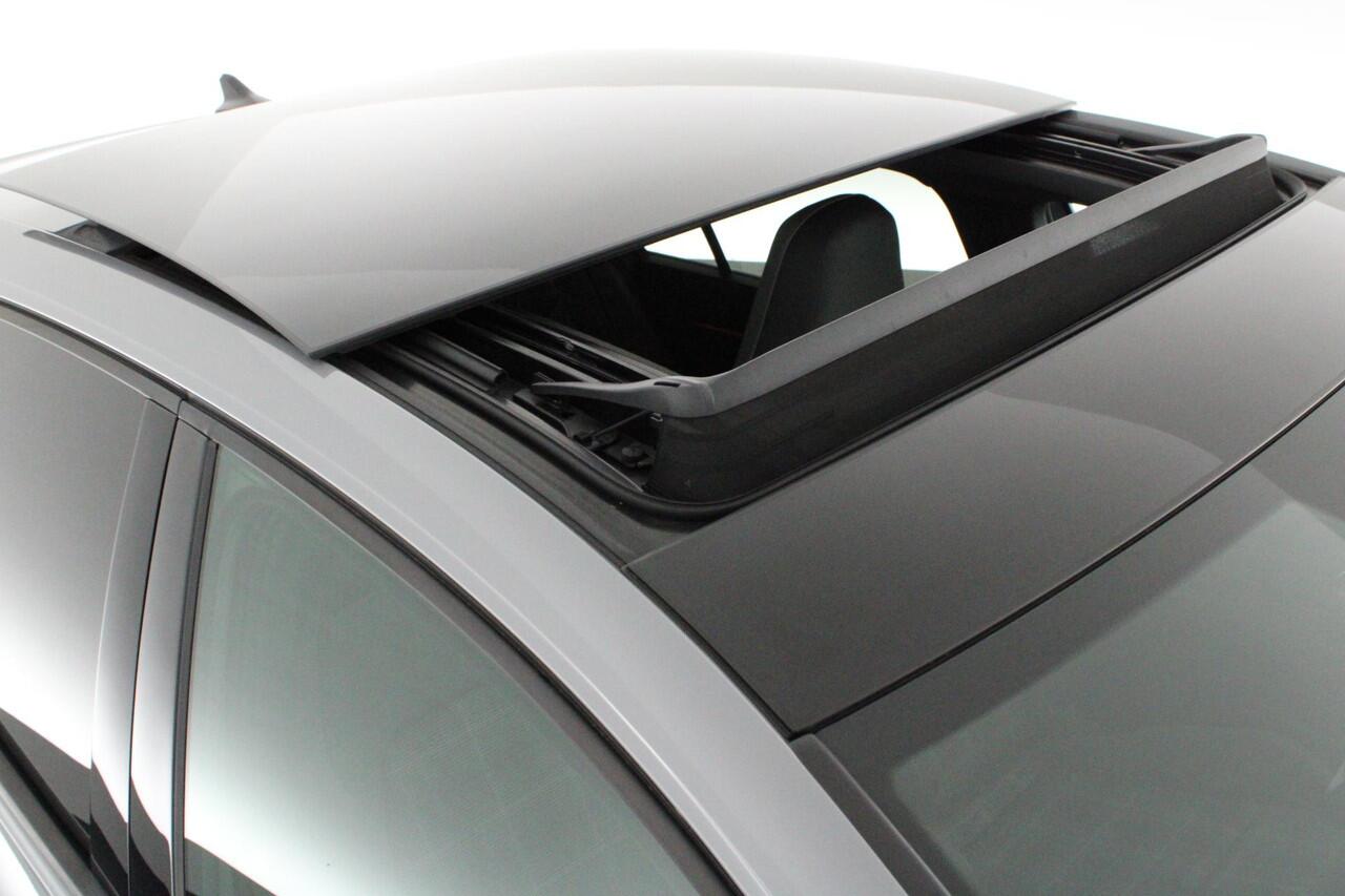 Volkswagen GOLF 2.0 TDI 200pk DSG GTD Panoramadak Camera Virtual Cockpit Navigatie