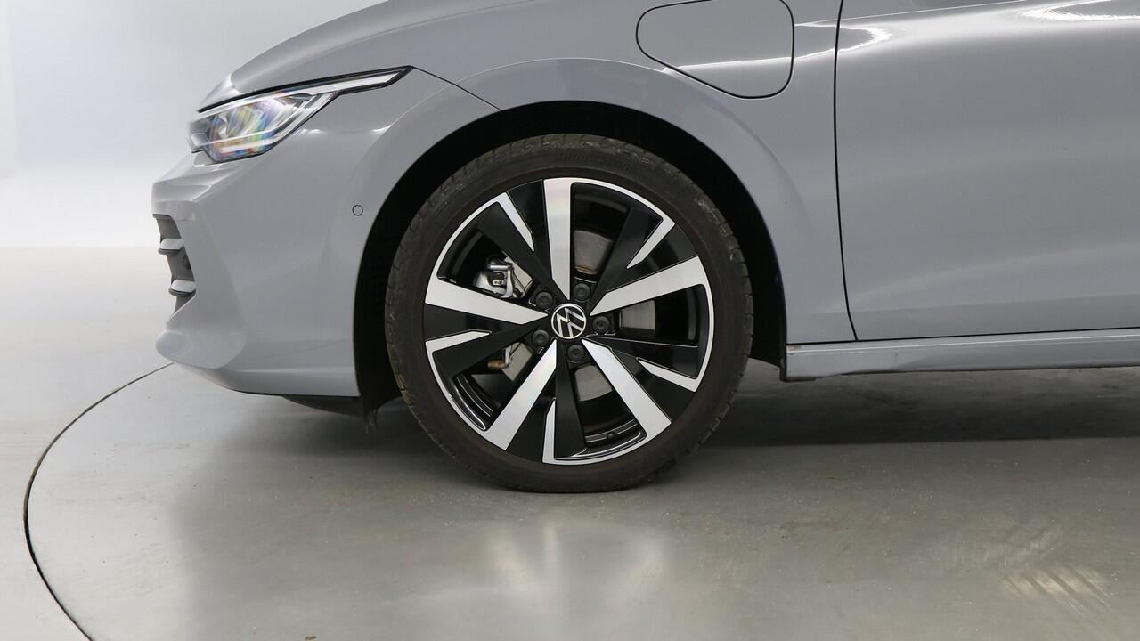 Volkswagen GOLF 1.5 eHybrid 204pk Life Edition DSG / Navigatie via App Connect / Stoel + Stuurverwarming / Panoramadak / Camera