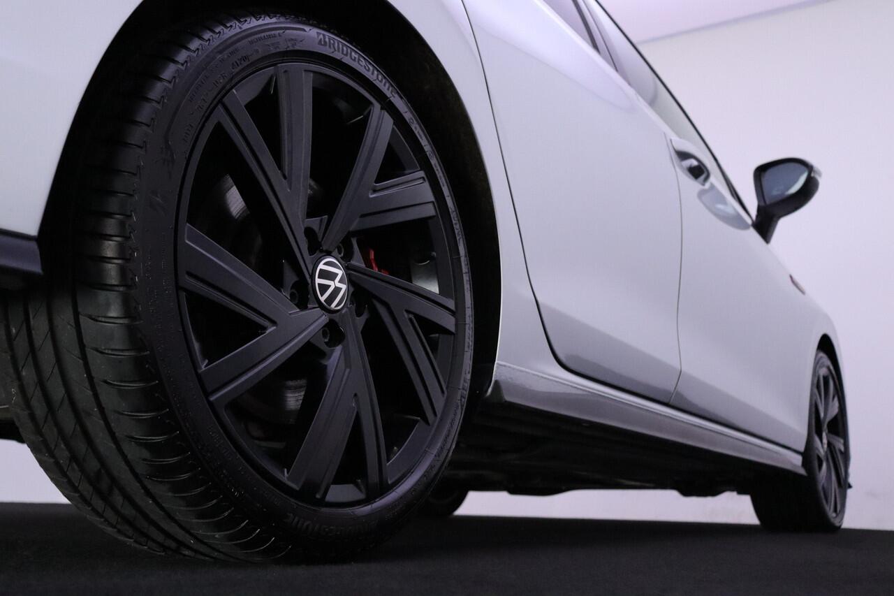 Volkswagen GOLF 2.0GTI DSG 245PK PANO | NAVI | APP CONNECT | TREKH. | STUUR+STOELVERW. | ACC | BLINDSPOT | CAMERA | LMV 18''