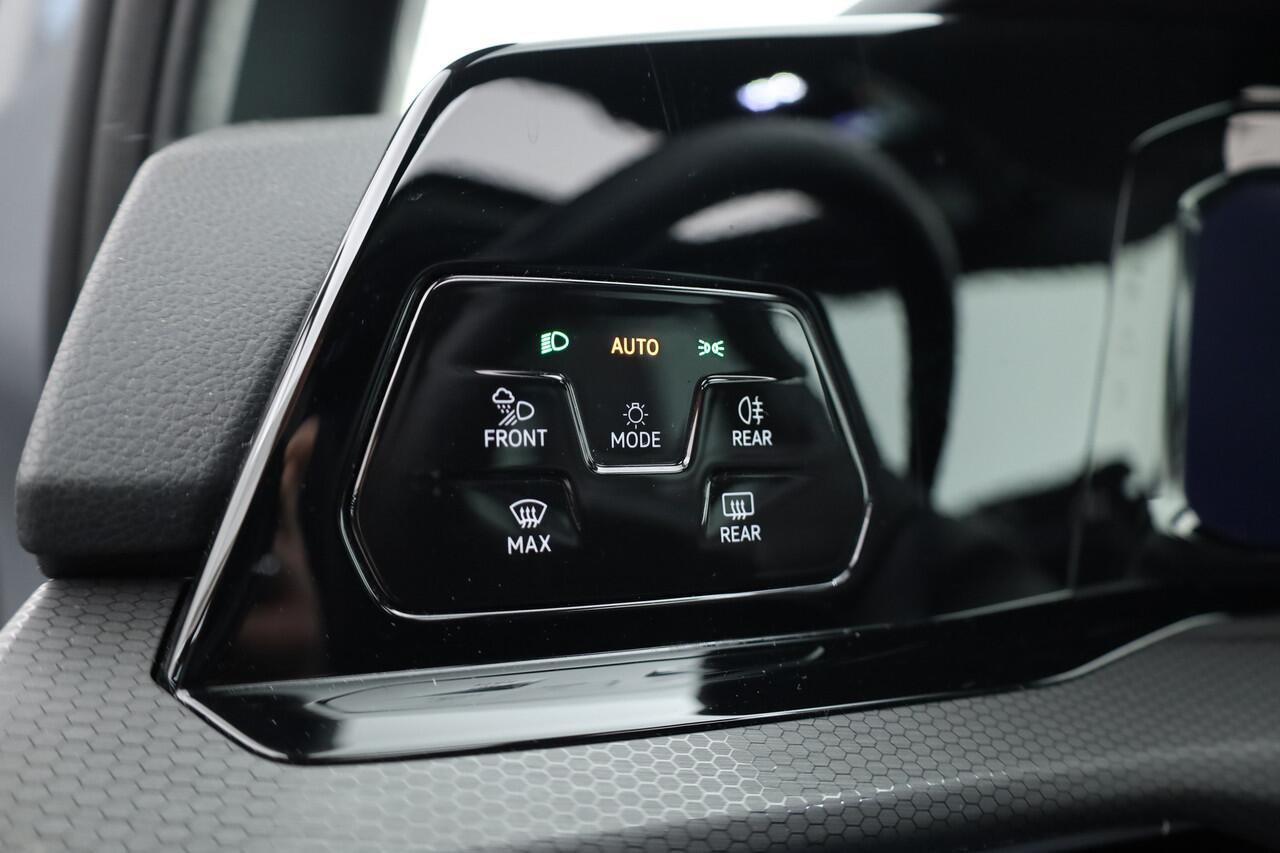 Volkswagen GOLF 1.4 eHybrid GTE | Pano | IQ. Light | Stoel- Stuurverw. | 19'' | PDC | Apple CarPlay | Navi |