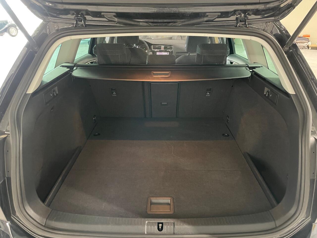 Volkswagen GOLF Variant 1.5 TSI Highline 150pk DSG Navi I Trekhaak I Led