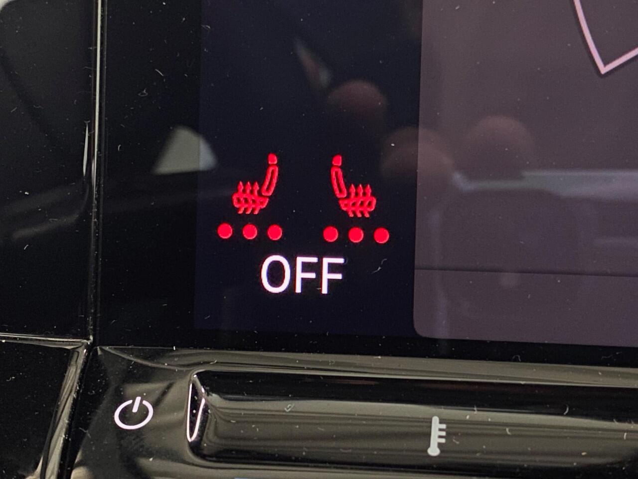 Volkswagen GOLF 1.5 eTSI Active Camera Trekhaak Apple Carplay Standkachel Headup 17inch Navigatie