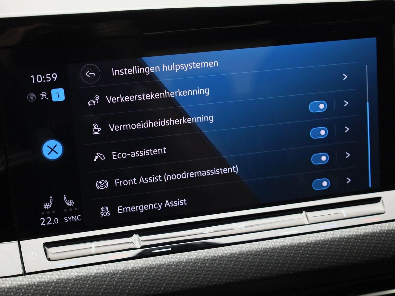 Volkswagen GOLF 1.5eTSI/150PK R-Line Blackstyle DSG · Panoramadak · Camera + Parkeersensoren · Stoel-& stuurverwarming · Garantie tot februari 2026