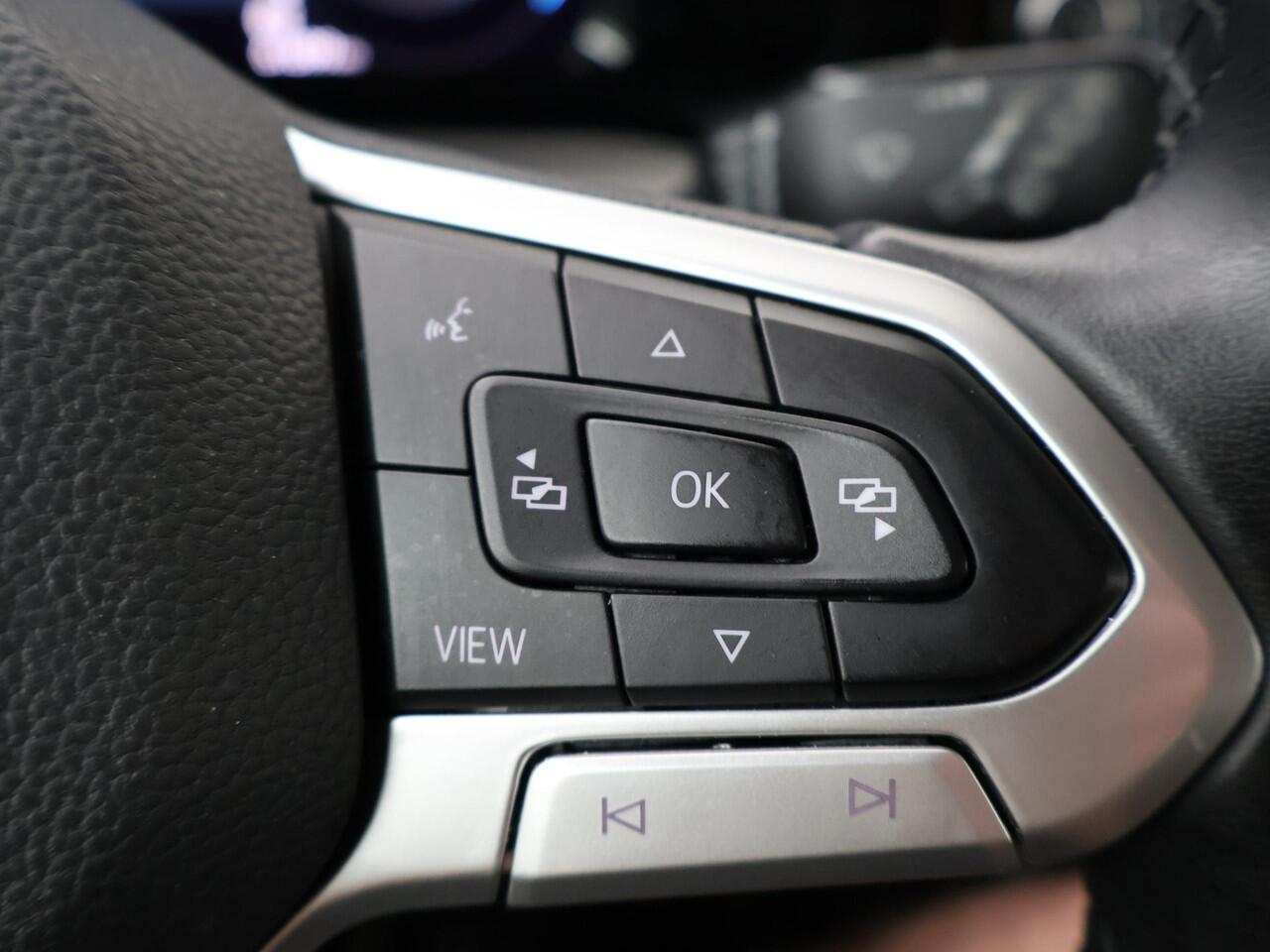 Volkswagen GOLF 1.0 TSI Life | 110 PK | Trekhaak | Adaptive cruise control | Apple Carplay/Android Auto |