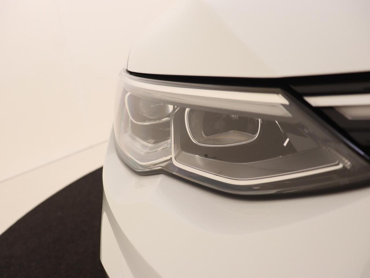 Volkswagen GOLF 1.4 eHybrid Style | Parkeersensoren | 3-zone airco | Stoel- en stuurwielverwarming | Adaptieve cruise control | CarPlay | Digital cockpit |