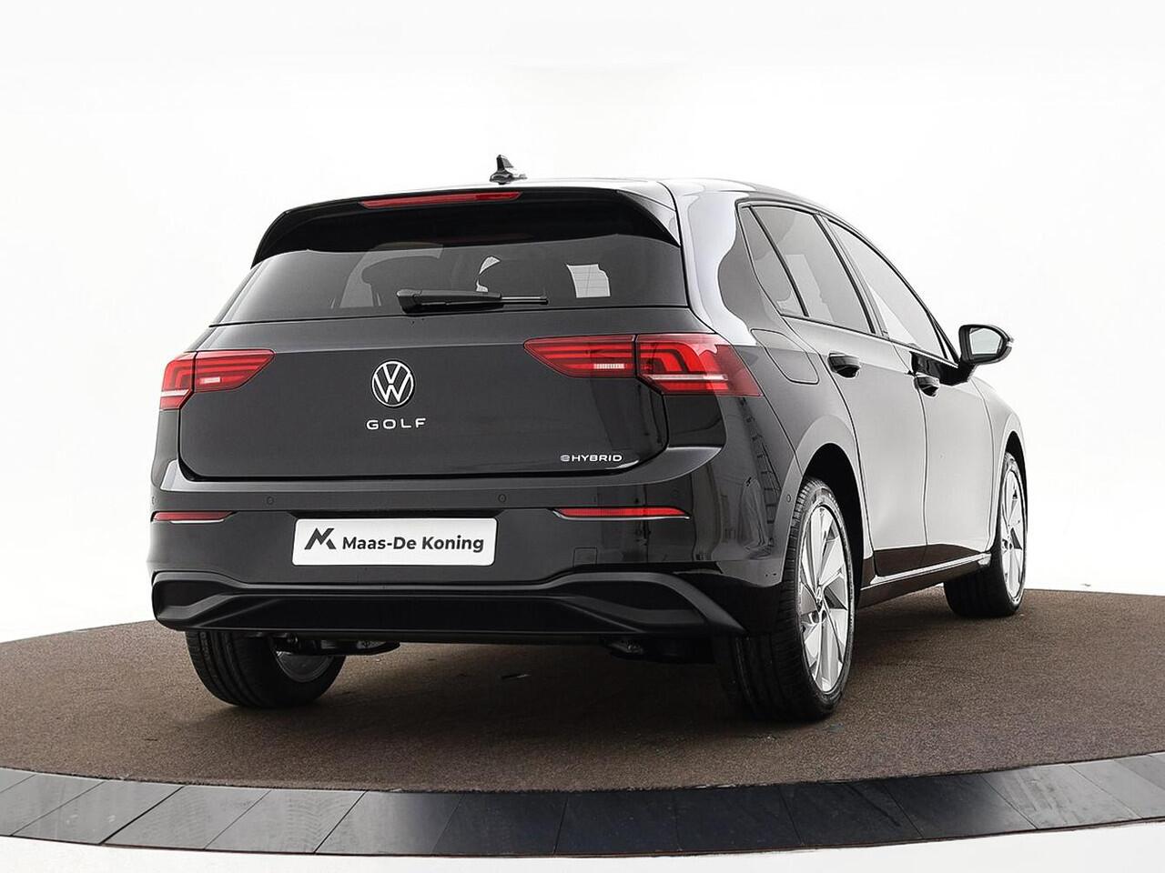 Volkswagen GOLF Life Edition 1.5 eHybrid 204 PK 6 versn. DSG PRIVATE LEASE VANAF ¤459P/M · Draadloze telefoonverbinding · Achteruitrijcamera · Voorraad OUTLET ·