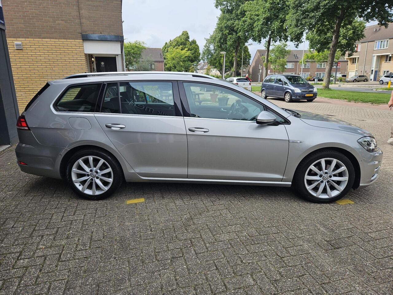 Volkswagen GOLF Variant 1.5 TSI Highline DIGIDASH / Airco clima/ Navigatie/ Cruise/ Camera/ PDC/ Apple carplay/ LED/ LMV