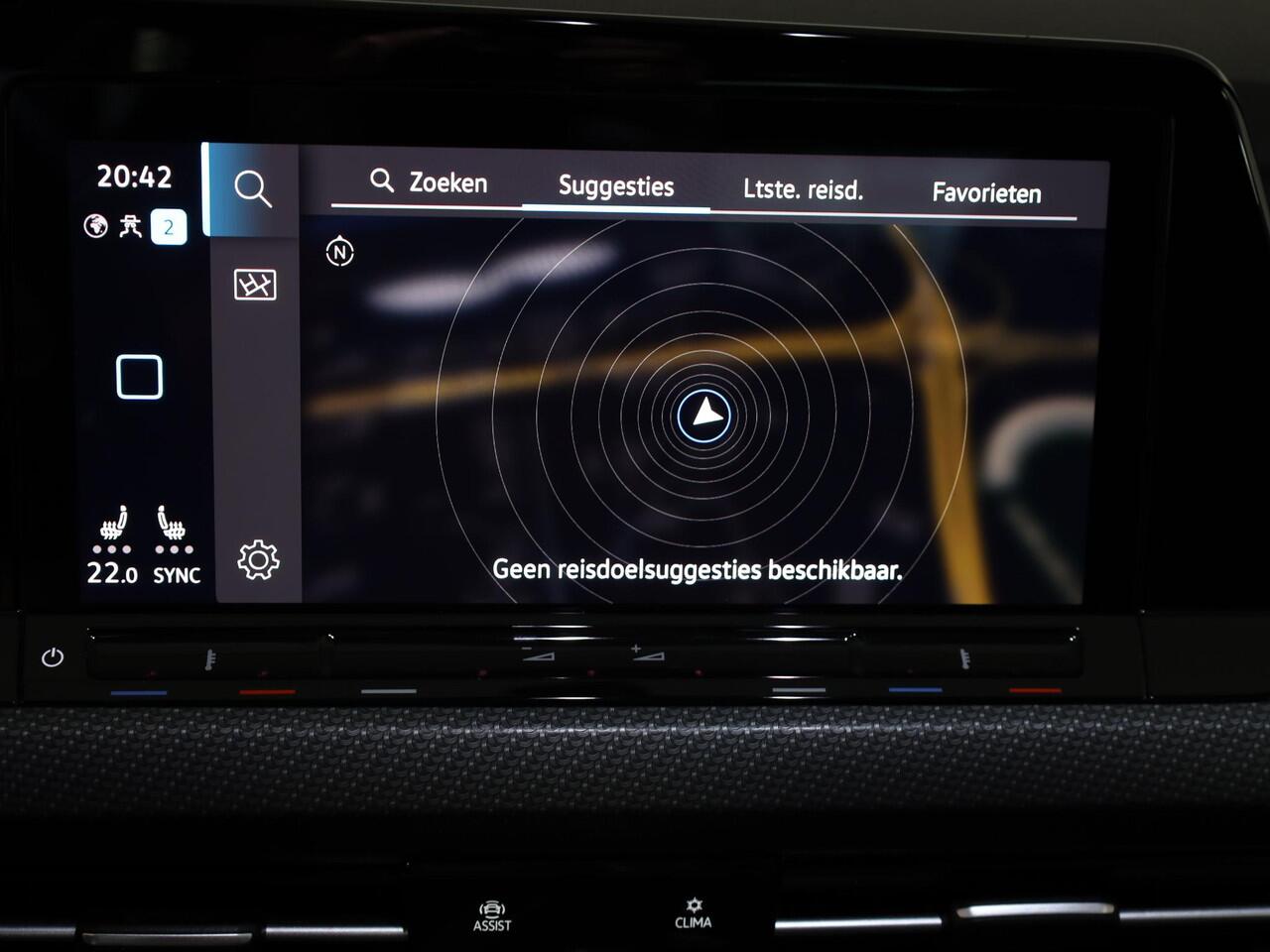Volkswagen GOLF 1.5 eTSI R-Line 150 pk Automaat (DSG) | Navigatie | Panoramadak | Parkeersensoren | Achteruitrijcamera | Matrix LED koplampen | Black Style pakket | R-Line |