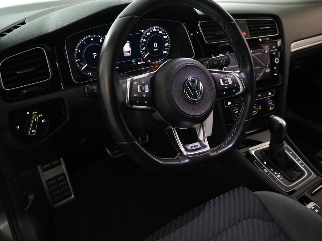 Volkswagen GOLF Variant 1.5 TSI Highline Business R 150 pk Automaat (DSG) | Navigatie | Parkeersensoren | Achteruitrijcamera | Adaptieve cruise control | Apple Carplay/Android Auto | LED koplampen |