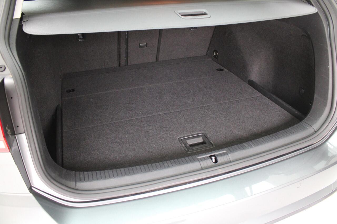 Volkswagen GOLF Variant 1.0 TSI Comfortline | climate control | pdc v/a | navigatie fullmap | carplay | cruise control adaptief | radio cd