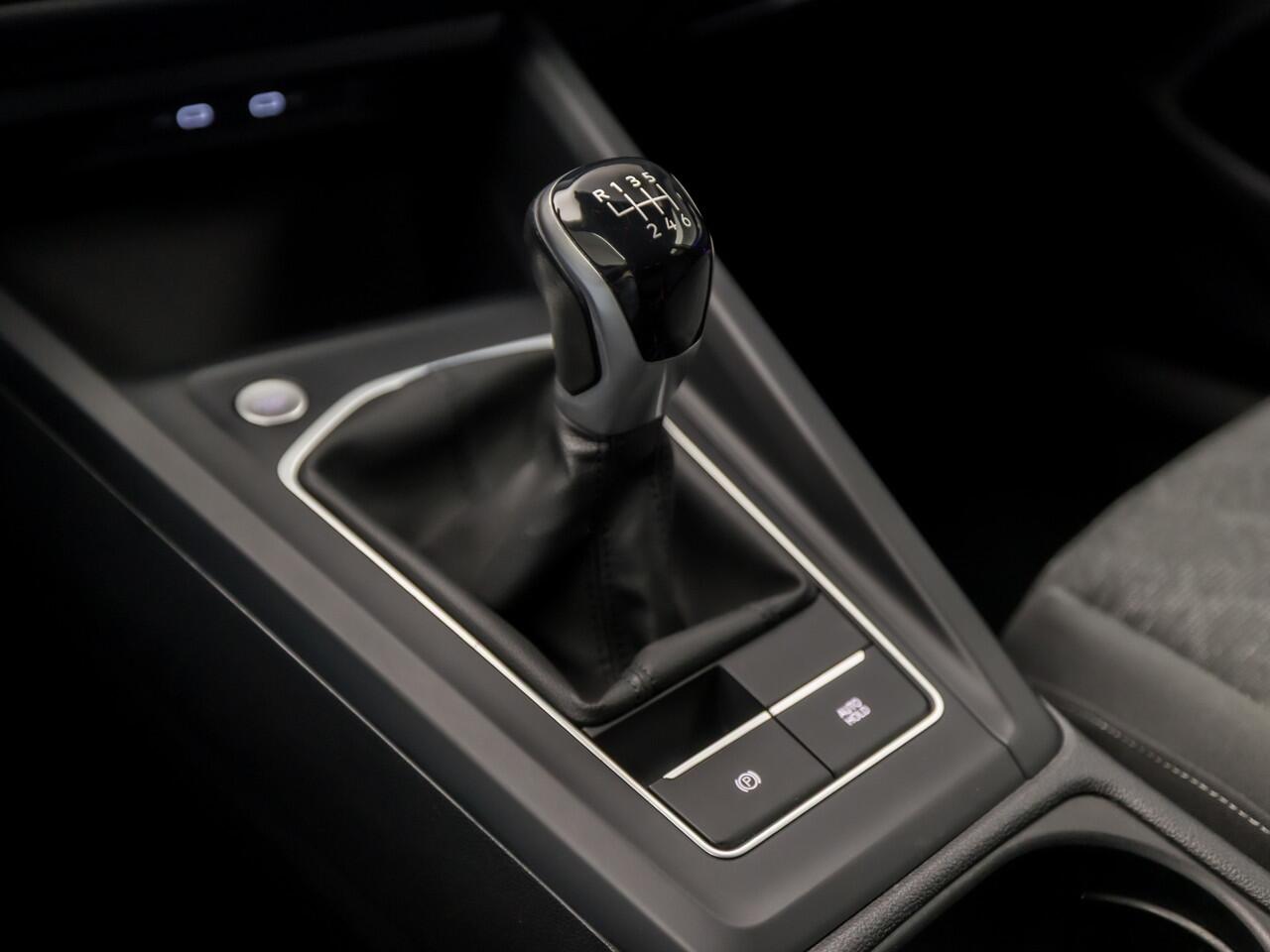 Volkswagen GOLF 1.0 TSI Sportline (DIGITAL DASHBOARD, TREKHAAK, KEYLESS START, LED KOPLAMPEN, GETINT GLAS, SPORTSTOELEN, NIEUWSTAAT