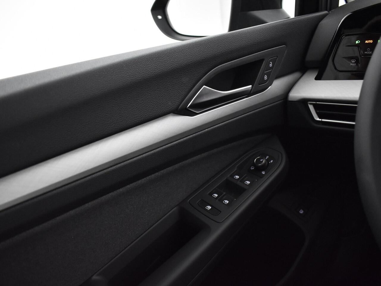 Volkswagen GOLF Life Edition 1.5 eHybrid 204 PK 6 versn. DSG · Achteruitrijcamera · Draadloze telefoonlader · Sfeerverlichting · Stuurwiel verwarmd ·