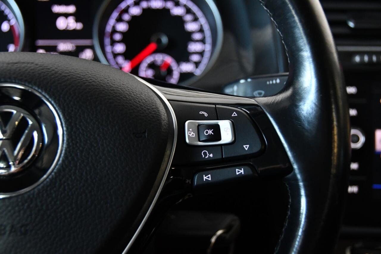 Volkswagen GOLF 1.0 TSI Highline *Apple Carplay*Stoelverwarming*