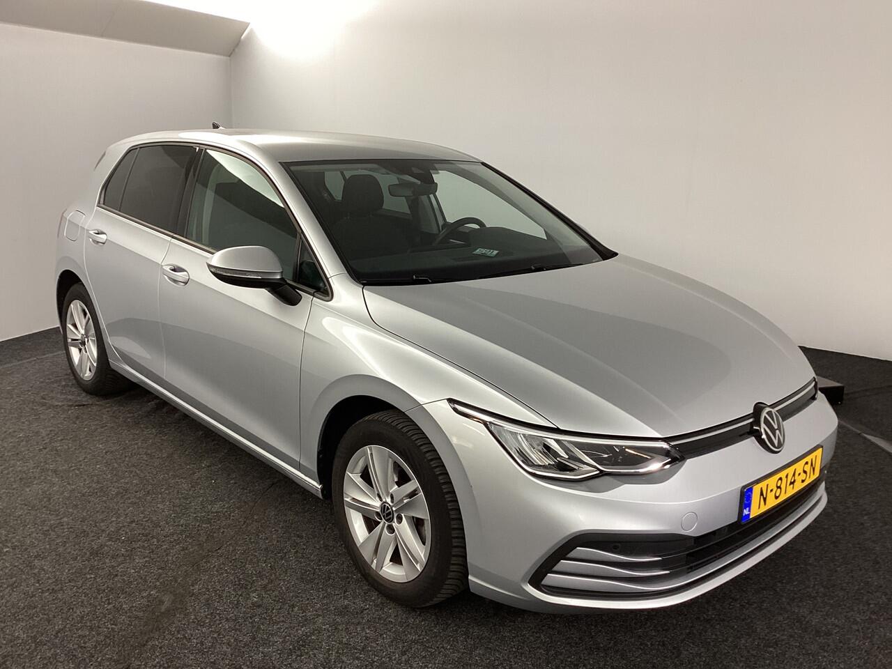 Volkswagen GOLF 1.0 TSI Life | Navi | LMV | PDC | Getint glas |*