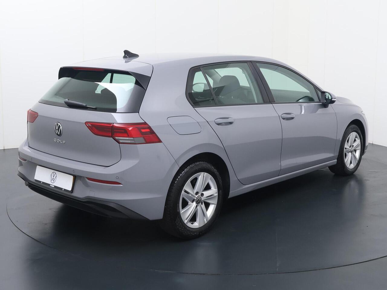 Volkswagen GOLF 1.0 TSI Life | 110 PK | Navigatiesysteem | Achteruitrijcamera | Adaptive cruise control |