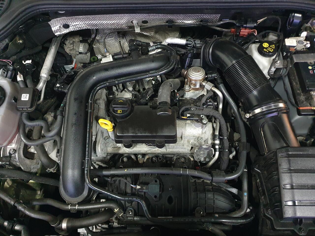 Volkswagen GOLF 1.0 eTSI Life Business CARPLAY/CAMERA/DIG.COCKPIT/LMV