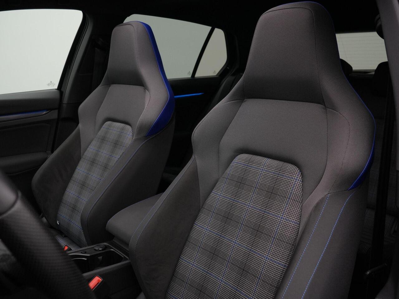 Volkswagen GOLF 1.4 eHybrid 245 pk DSG GTE | Panoramadak | Stuur-/stoelverwarming | Navigatie | Parkeersensoren voor/achter