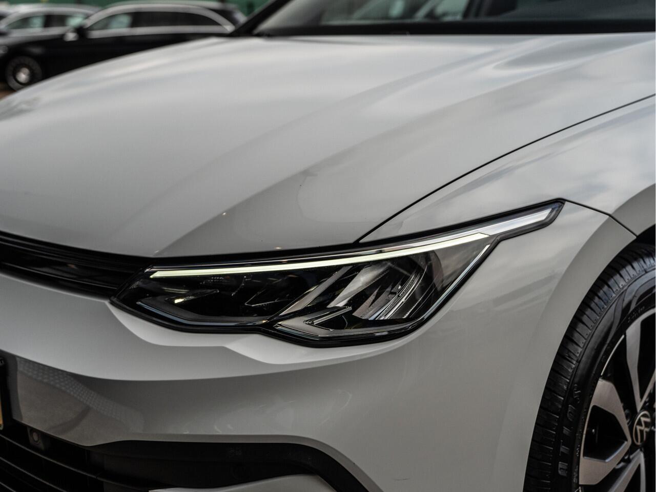 Volkswagen GOLF 1.0 eTSI DSG Active | ACC | Ambient | Carplay |