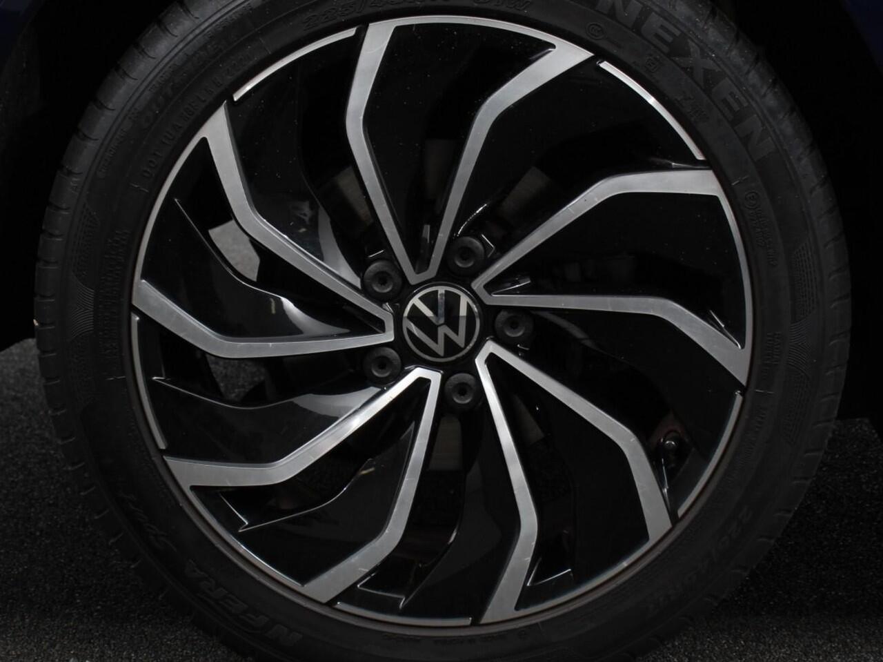 Volkswagen GOLF Variant 1.5 eTSI 150pk DSG Style | Navigatie | Apple Carplay/Android Auto | Climate Control | Camera | Parkeersensoren | Park Assist | Adaptive Cruise control | Wegklapbare trekhaak | Stoel- en stuurverwarming | Climatronic | Virtual Cockpit