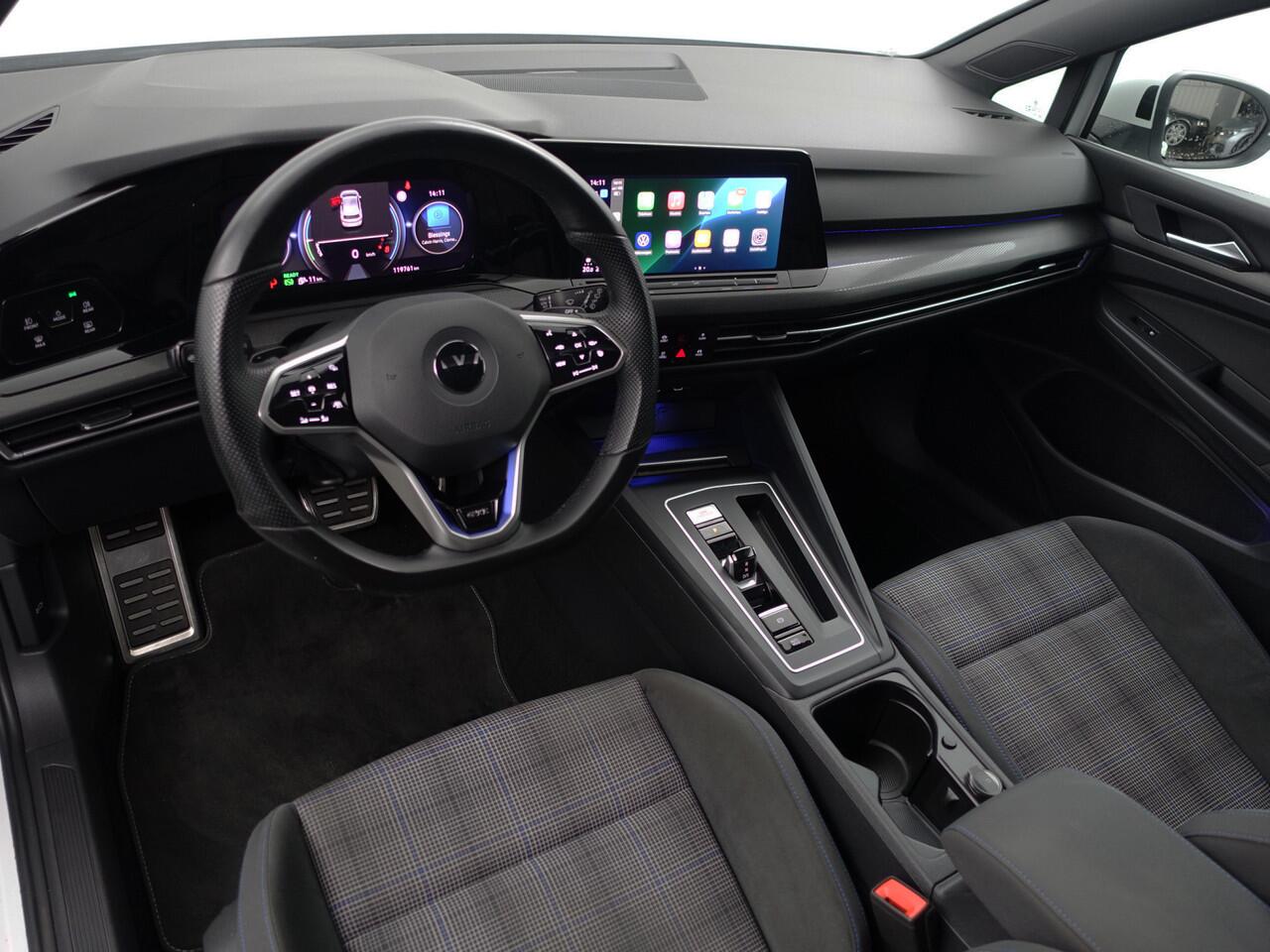 Volkswagen GOLF 1.4 eHybrid 242pk GTE Aut- Panoramadak, Stuur/Stoelverwarming, CarPlay, Android auto, Ada Cruise, Sfeerverlichting