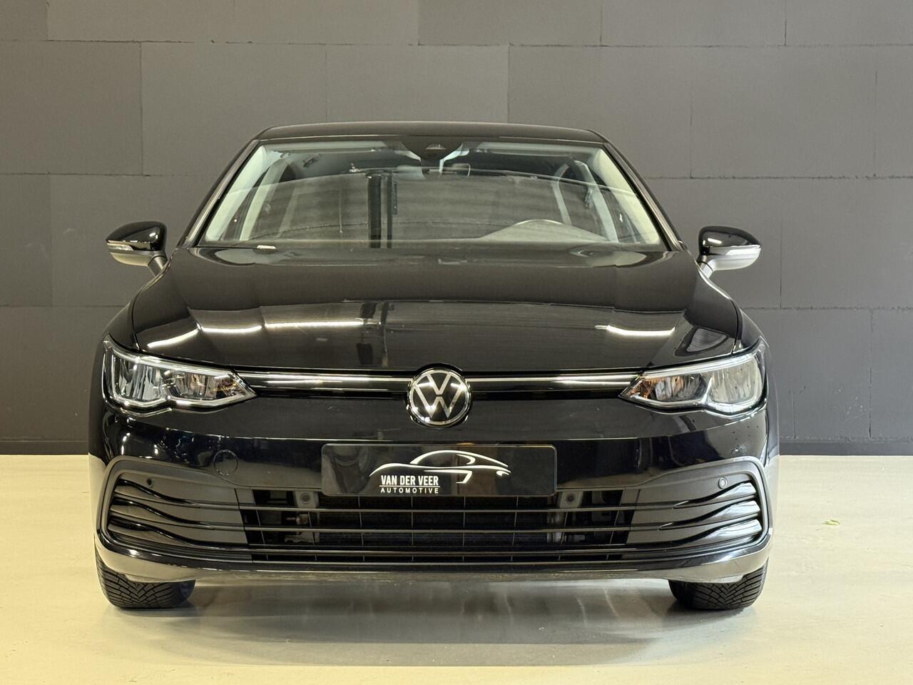 Volkswagen GOLF 1.5 eTSI Life Business | Apple Carplay | Elek. stoelen | Draadloze tel. lader