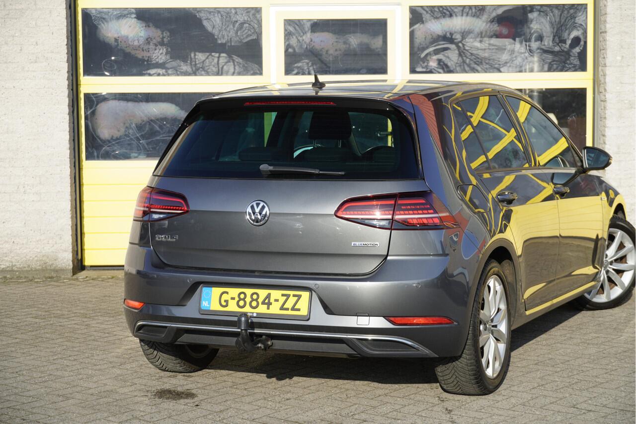 Volkswagen GOLF 1.5 TSI 131PK! 5drs Highline BJ2020 Lmv 17" | Led | Pdc | Navi | Dynamische knipperlichten | Panoramadak | Trekhaak | App-Connect | Virtual cockpit | Climate control | Cruise control | Sportstoelen | Extra getint glas