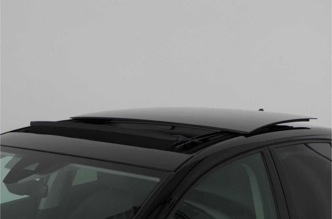 Volkswagen GOLF 1.4 eHybrid Style > 204pk/Pano.schuif/Memory/IQ.Light/trekhaak/Sportstoelen...