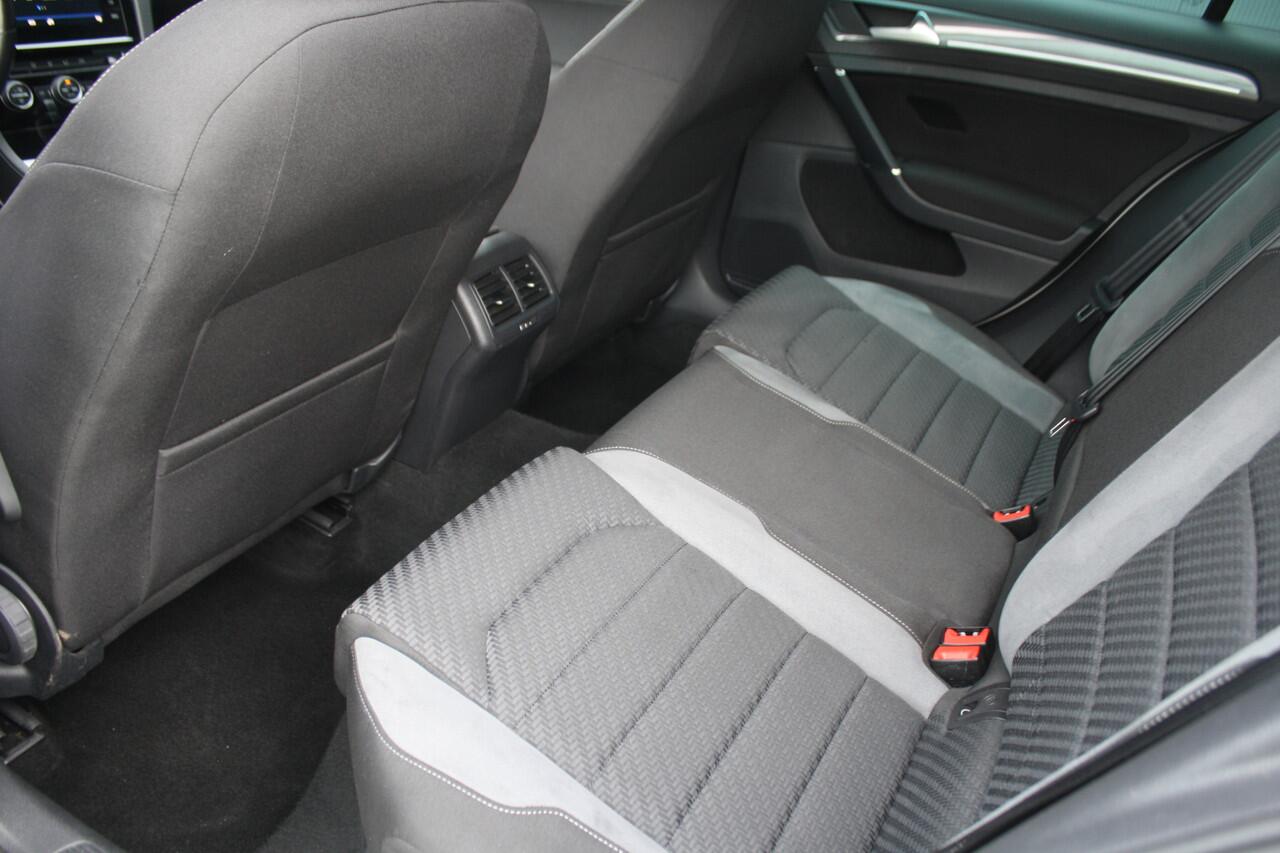 Volkswagen GOLF 1.5 TSI Highline Business R - AUTOMAAT - NAVIGATIE - PDC - VIRTUAL COCKPIT - KEYLESS