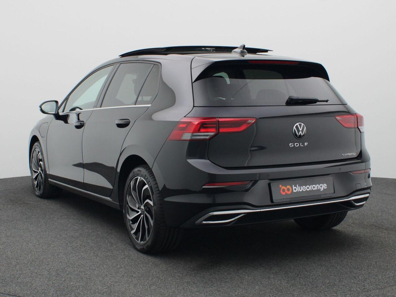 Volkswagen GOLF 1.4 eHybrid Style 204PK DSG achteruitrijcamera, elek. verstelbare voorstoel, side assist, panorama-dak, , voorstoel met massagefunctie, stuur-stoelverwarming, 17" lichtmetaal, navigatie