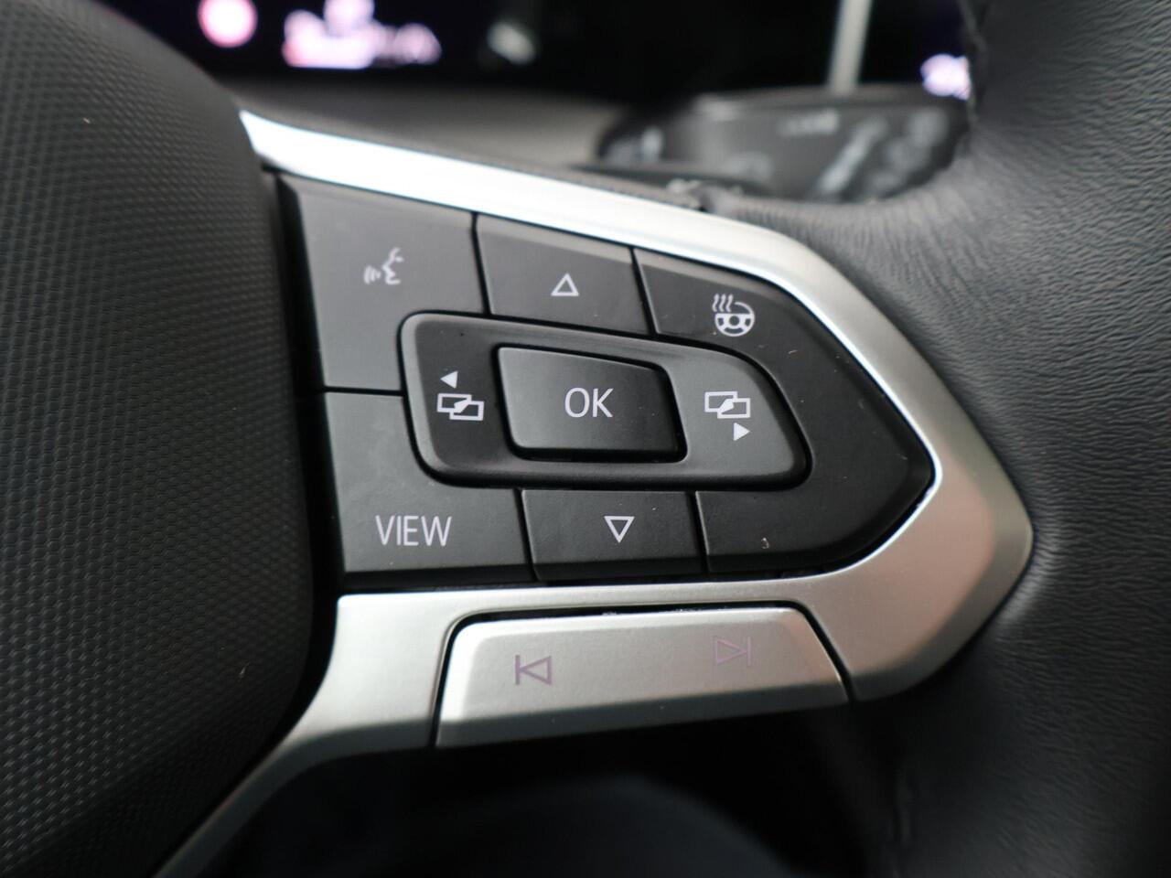 Volkswagen GOLF 1.5 eHybrid Life Edition | 204 PK | Automaat | Elektrische Panoramadak | Cruise control adaptief | Achteruitrij camera |