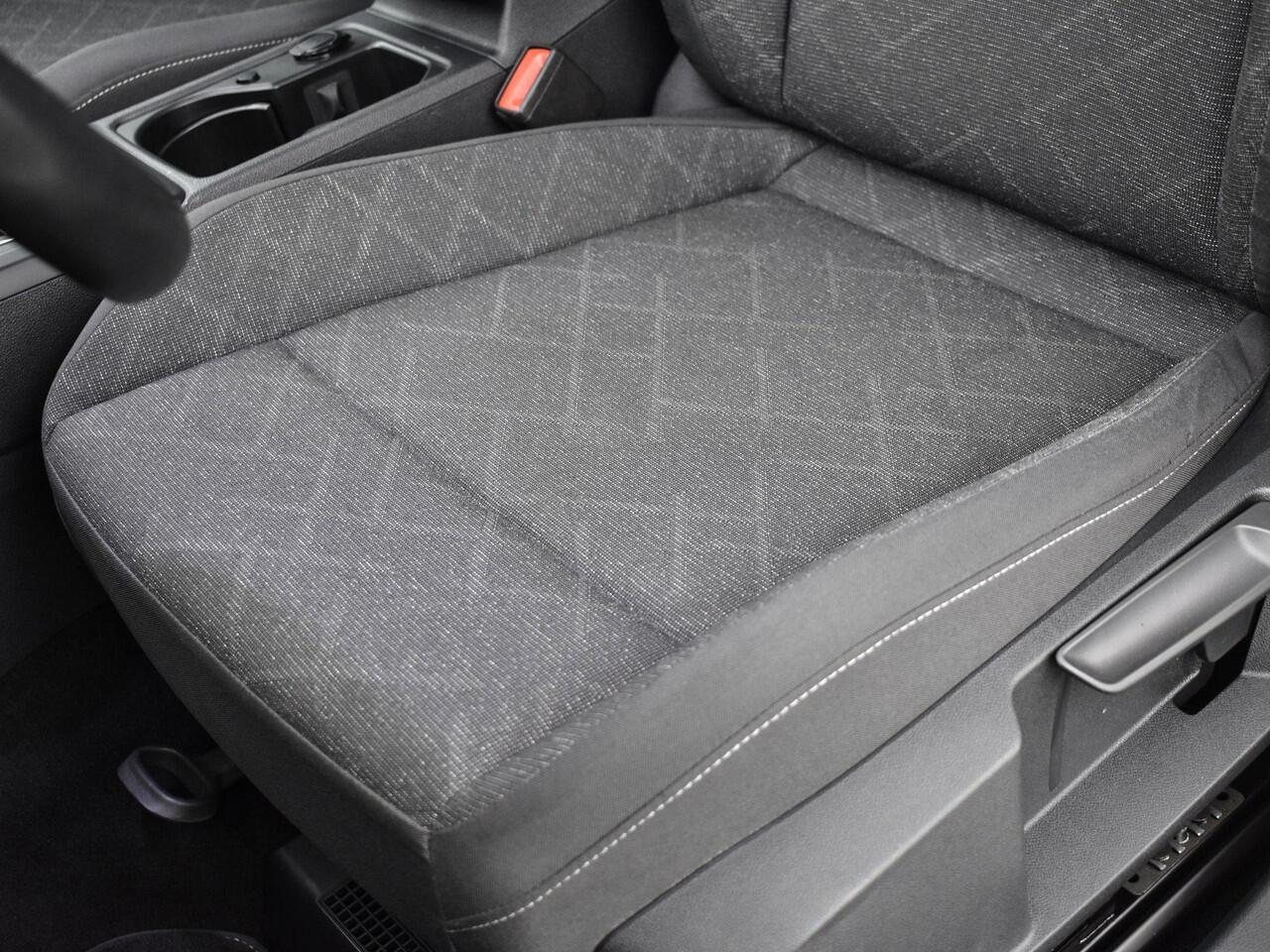 Volkswagen GOLF Variant 1.0 eTSI 110pk DSG Life · Camera · Elek.Trekhaak · Apple/Android Car Play · Navigatie · Sfeerverlichtiing · 16'' Inch · Garantie t/m 08-06-2027 of 100.000km