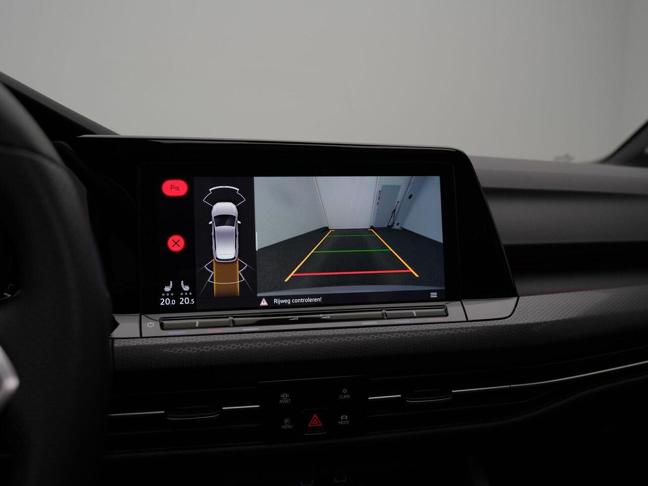 Volkswagen GOLF 2.0 TSI 300 pk DSG GTI Clubsport 45 Jahre | Panoramadak | Akrapovic | Harman/Kardon | IQ Light | Stuur-/stoelverwarming