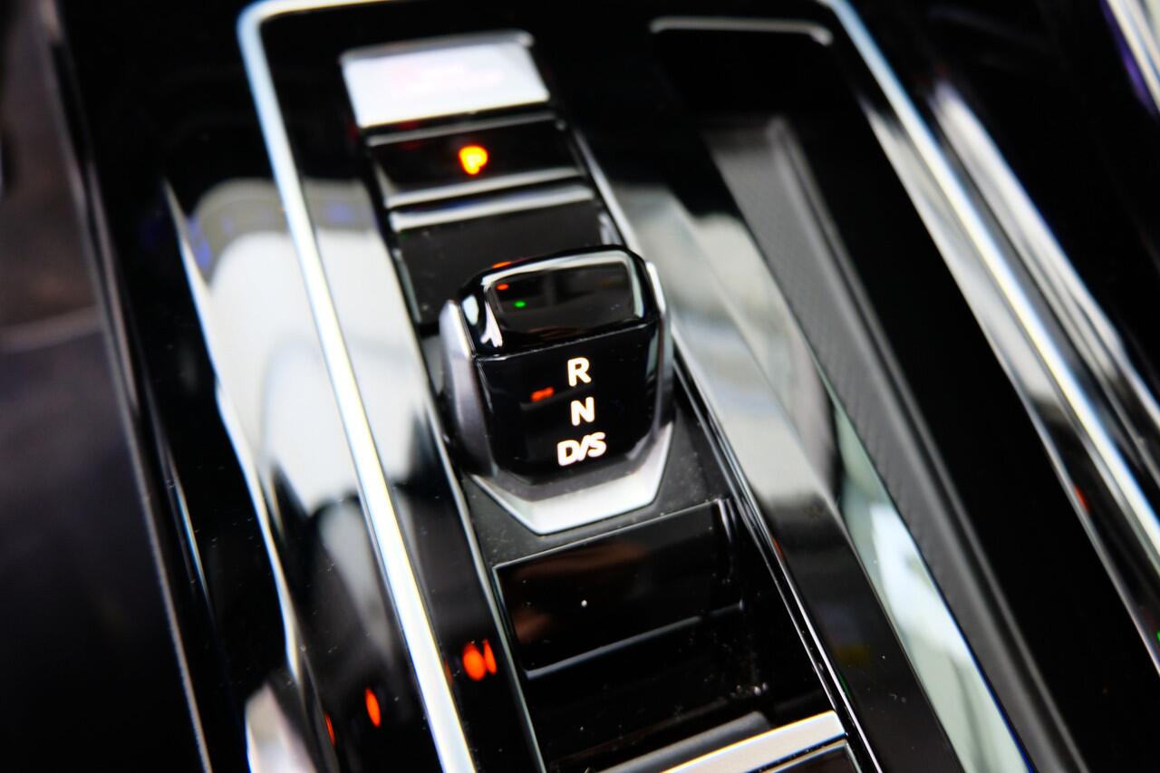 Volkswagen GOLF 1.4 eHybrid Style | TREKHAAK | CARPLAY | CAMERA |