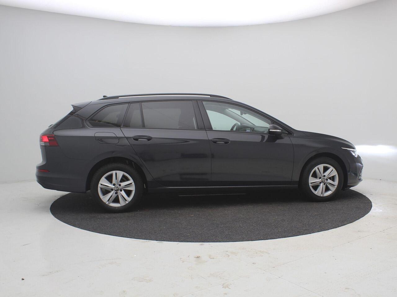 Volkswagen GOLF Variant 1.5 eTSI Life Business AUTOMAAT / Trekgewicht 1.400 kg / Navigatie / Apk tot 11-2027 /Digitaal dashboard / Climate control / Navigatie / Apple Carplay Android /