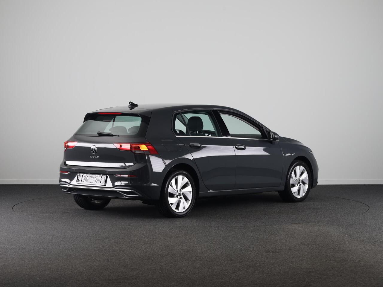 Volkswagen GOLF 1.4 eHybrid Style 204 PK DSG PHEV | Navigatie | 17 inch LM velgen | Stoel- en Stuurverwarming |