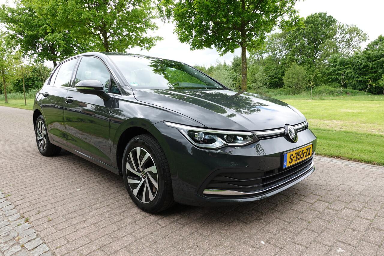 Volkswagen GOLF 1.4 eHybrid Style | Massage stoelen | LED | Adaptive cruise control | Stuur verwarming | Elektrische stoelen met geheugen |