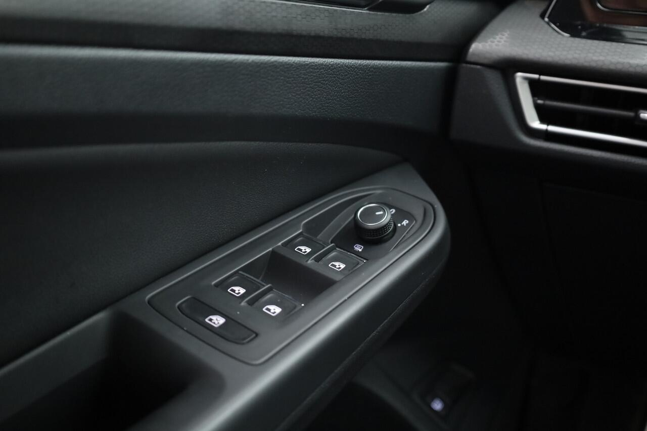 Volkswagen GOLF 1.4 eHybrid GTE | HUD | Stoelventilatie | Leder | IQ. Light | Adapt. Cruise | Elek. Trekhaak