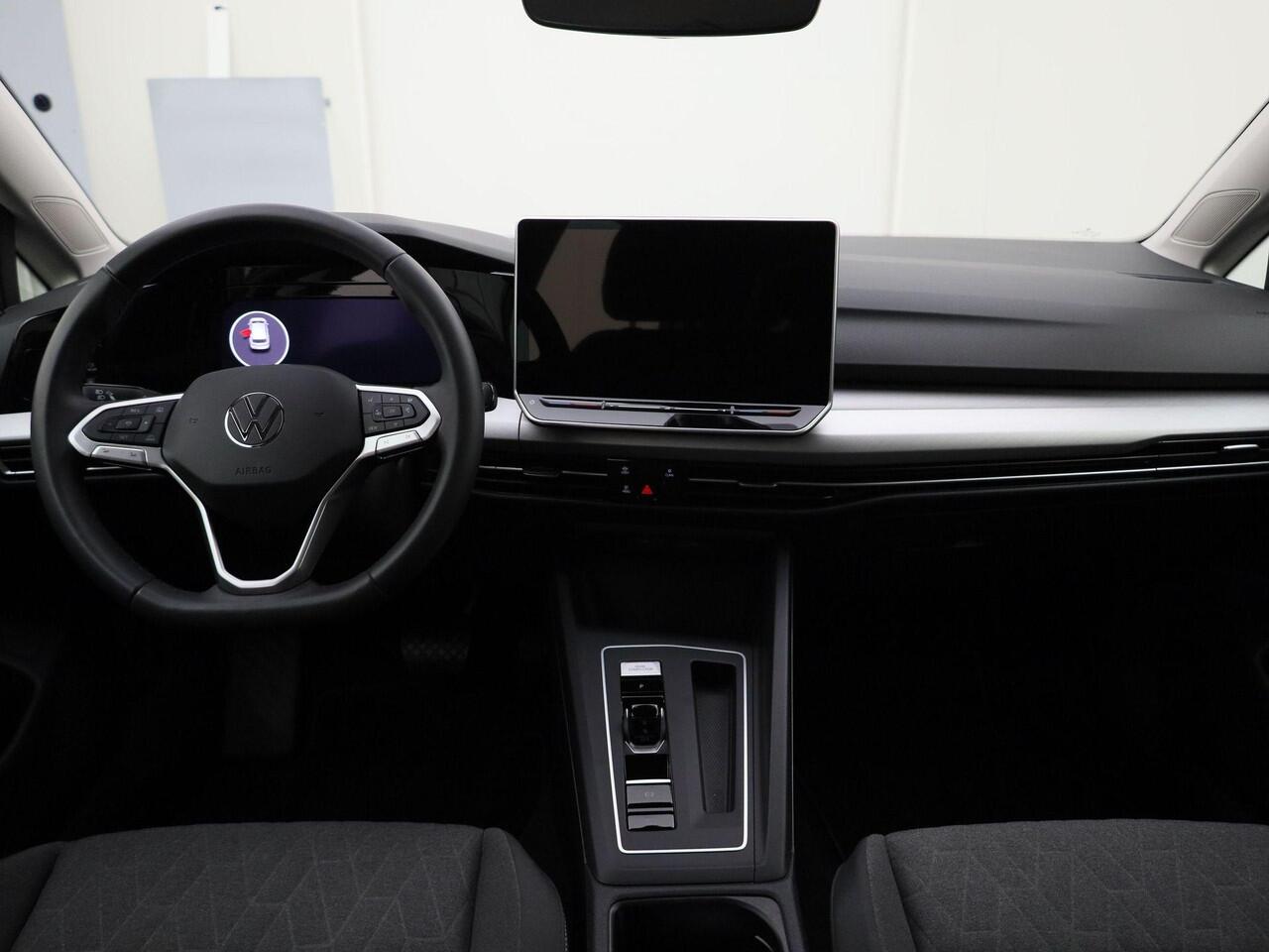 Volkswagen GOLF 1.5 TSI 115PK Life DSG automaat · NIEUW MODEL · Navigatie · Head-Up display · Parkeersensoren · Stoel-& stuurverwarming · Garantie tot juli 2026