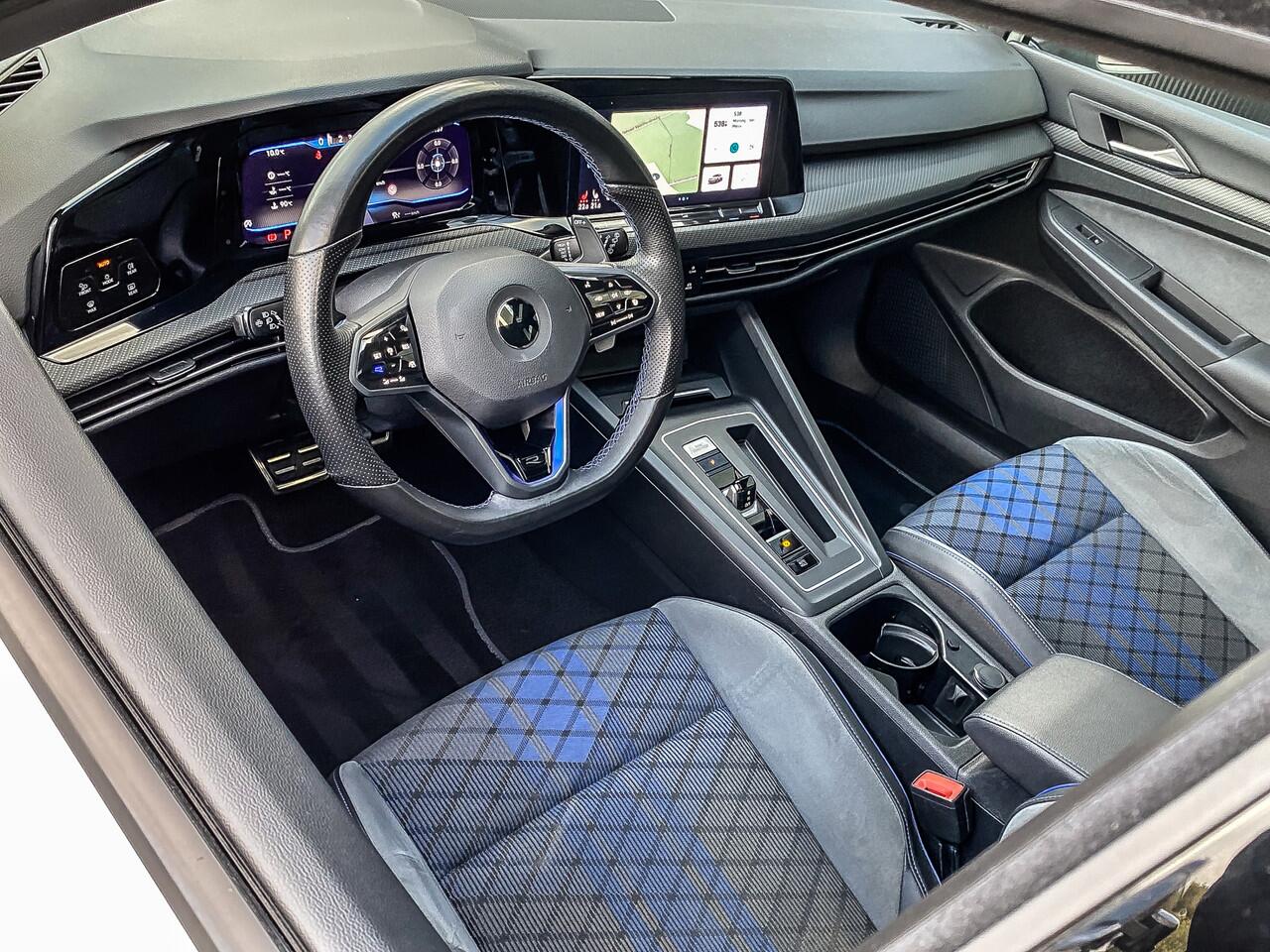 Volkswagen GOLF 2.0 TSI R 320PK 4Motion | PANORAMADAK | MATRIX LED | CAMERA | KEYLESS | WINTER PAKKET |